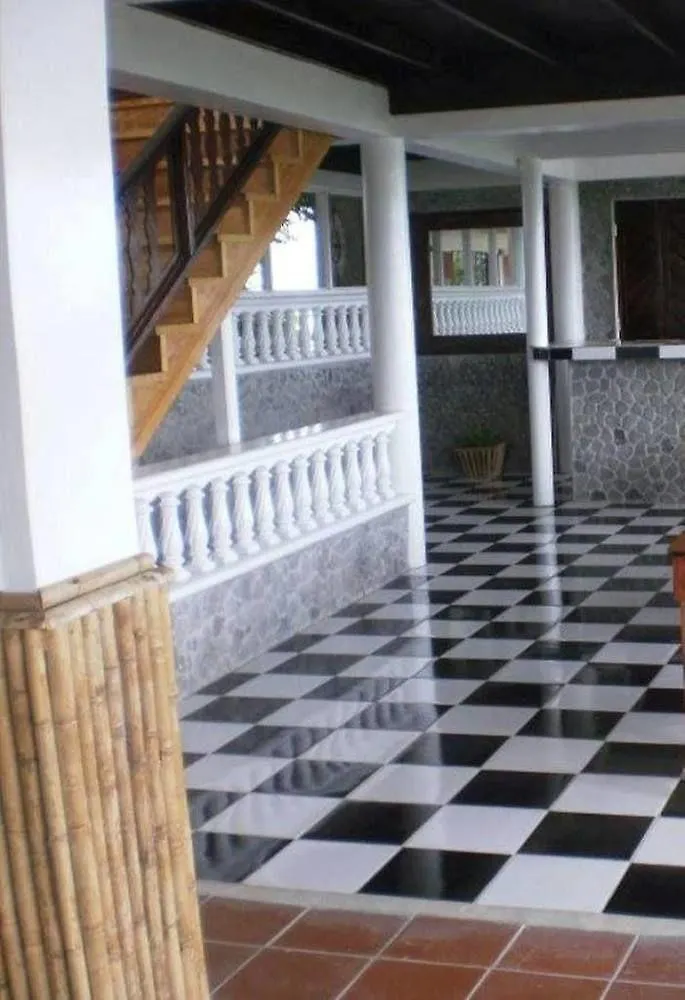 Gæstehus Symes Zee Villa Laudat